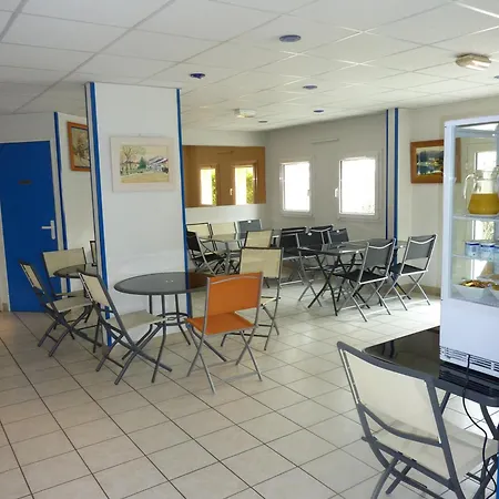 Lac'hotel France מלון 2*
